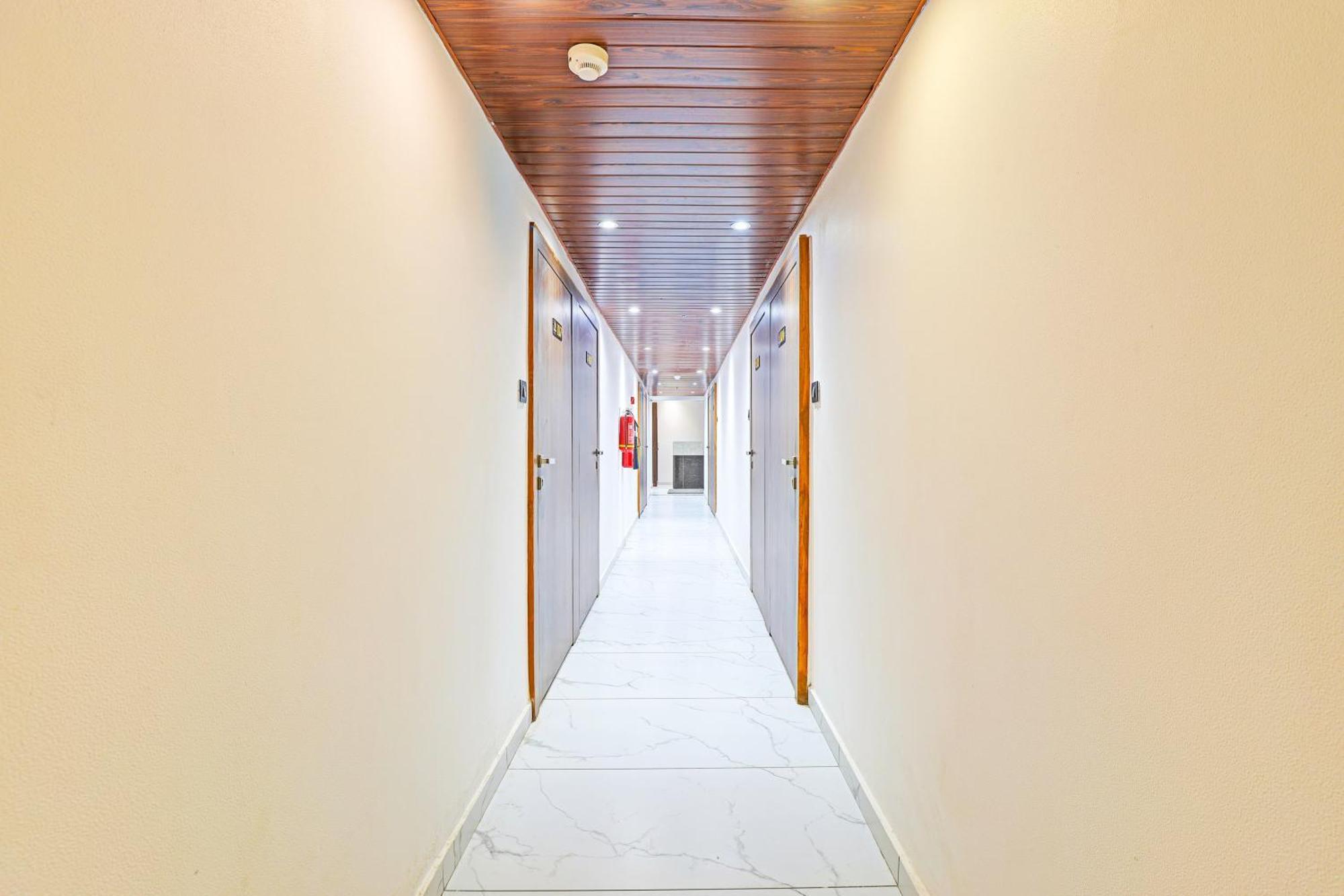 Super Hotel O Althan Formerly Hotel Niraant Surat Luaran gambar