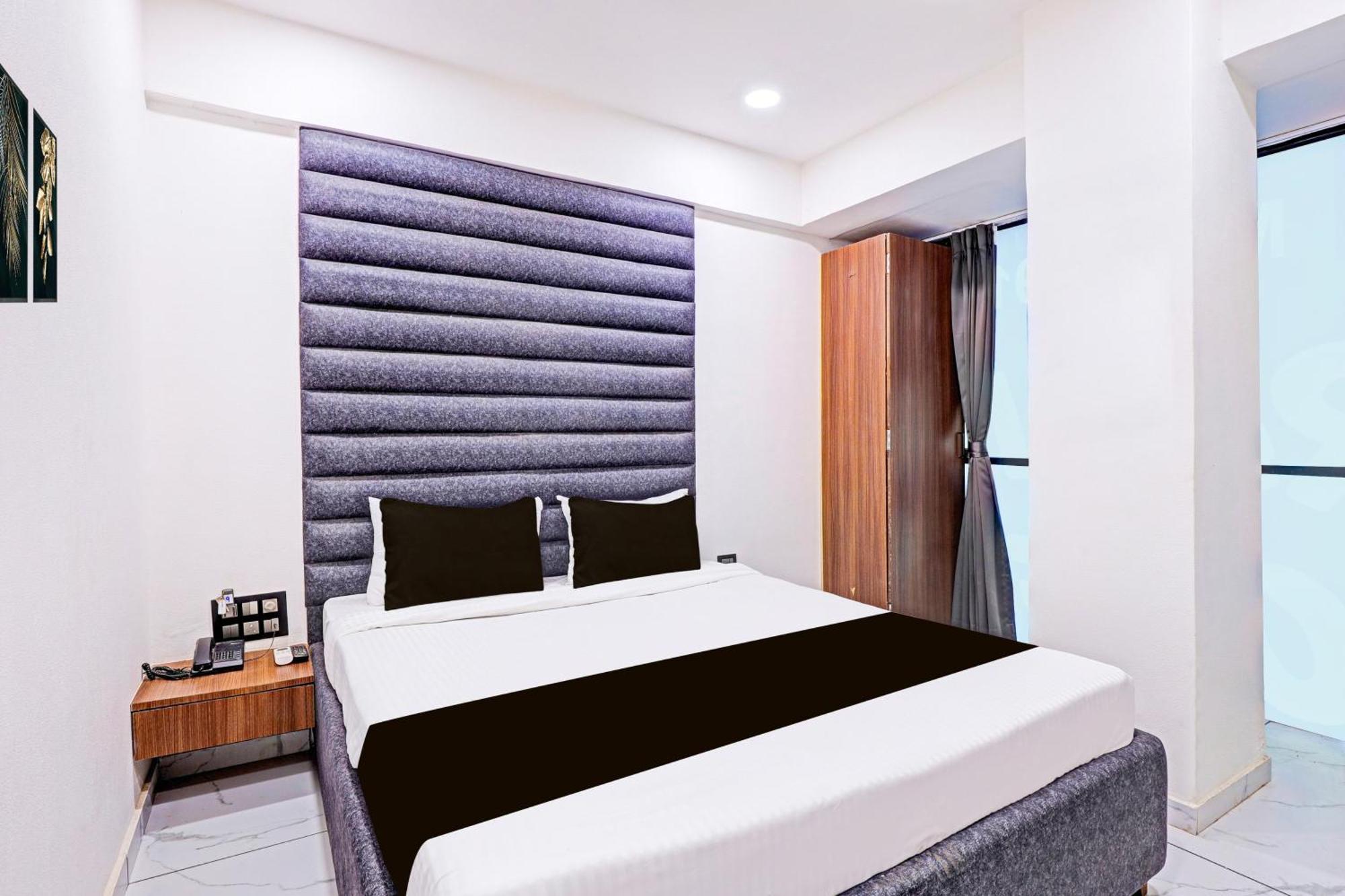 Super Hotel O Althan Formerly Hotel Niraant Surat Luaran gambar