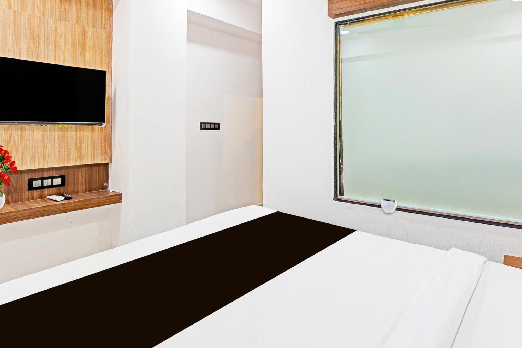 Super Hotel O Althan Formerly Hotel Niraant Surat Luaran gambar
