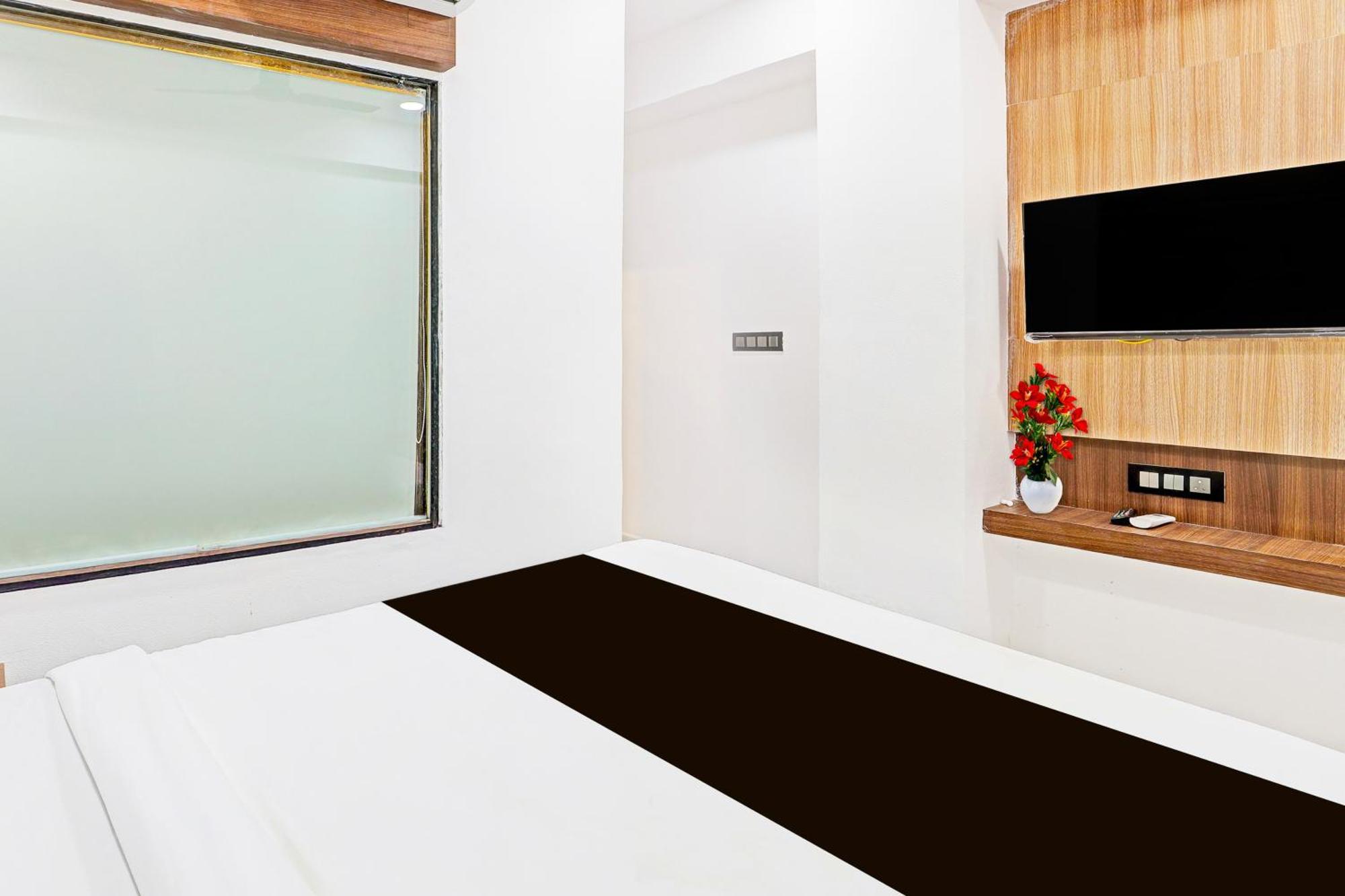 Super Hotel O Althan Formerly Hotel Niraant Surat Luaran gambar