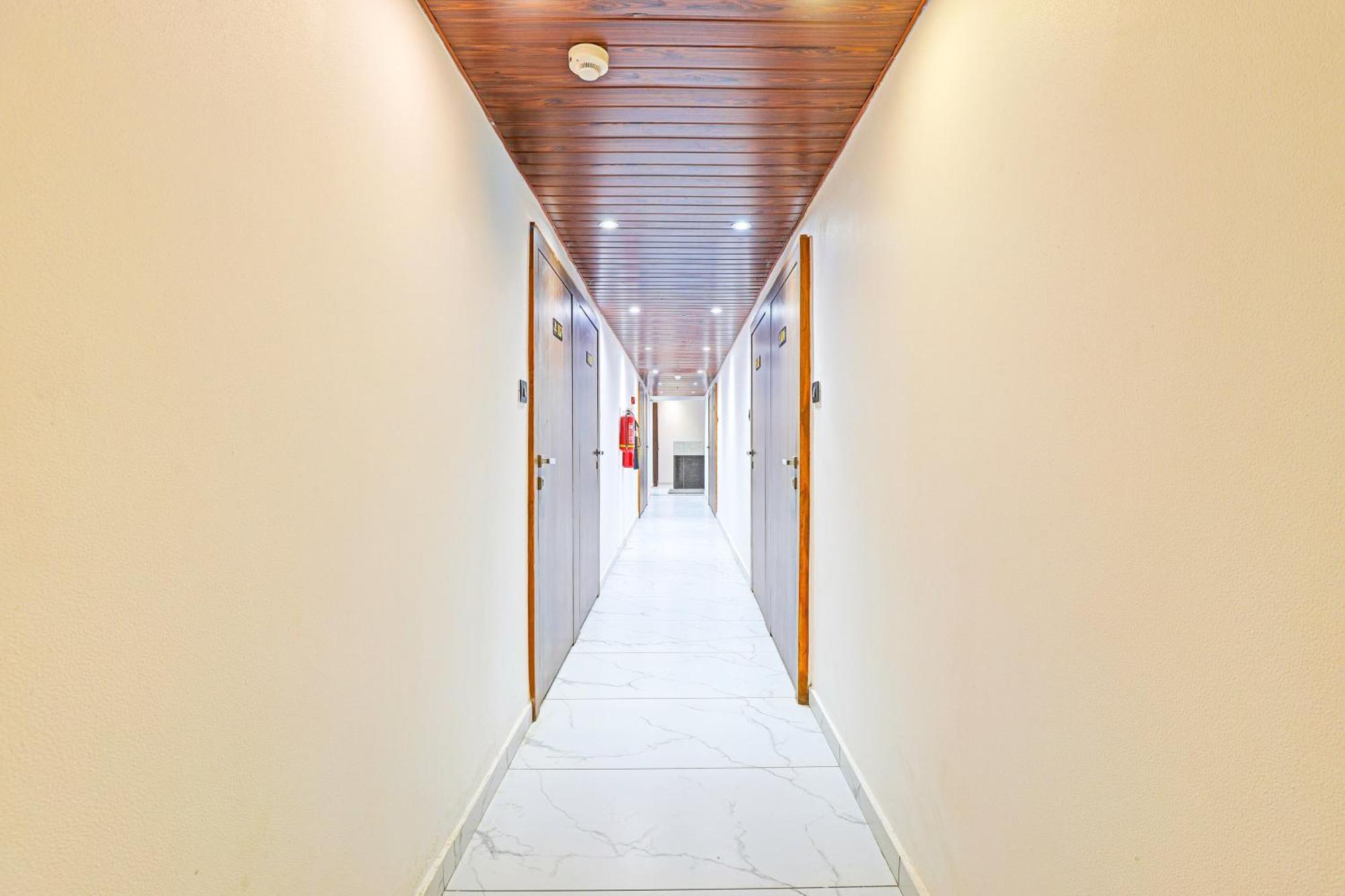 Super Hotel O Althan Formerly Hotel Niraant Surat Luaran gambar