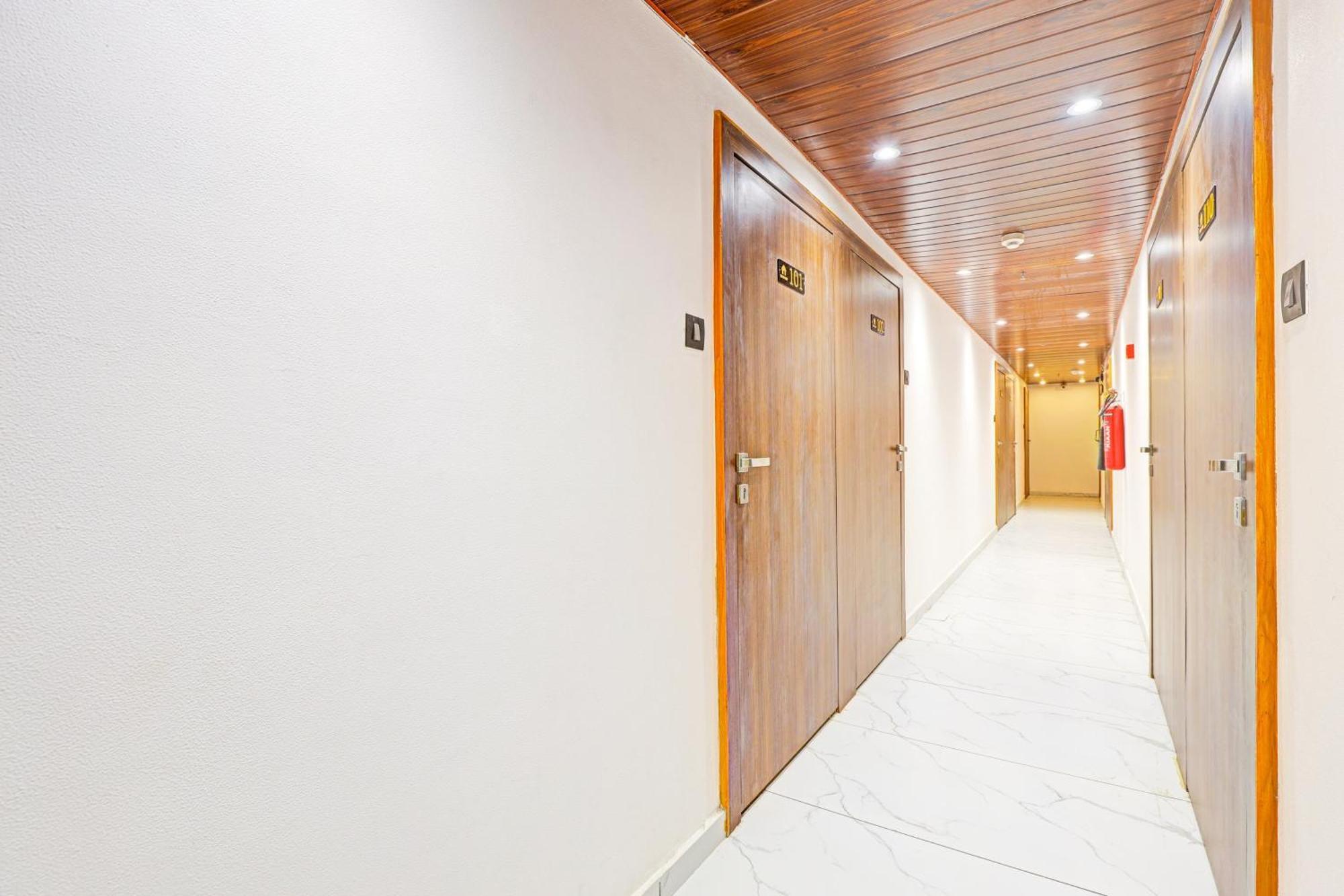 Super Hotel O Althan Formerly Hotel Niraant Surat Luaran gambar